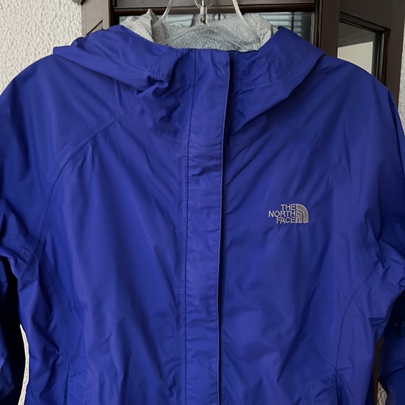 The North Face Hyvent 2.5L rain jacket. Excellent condition. Size S - Picture 2 of 10